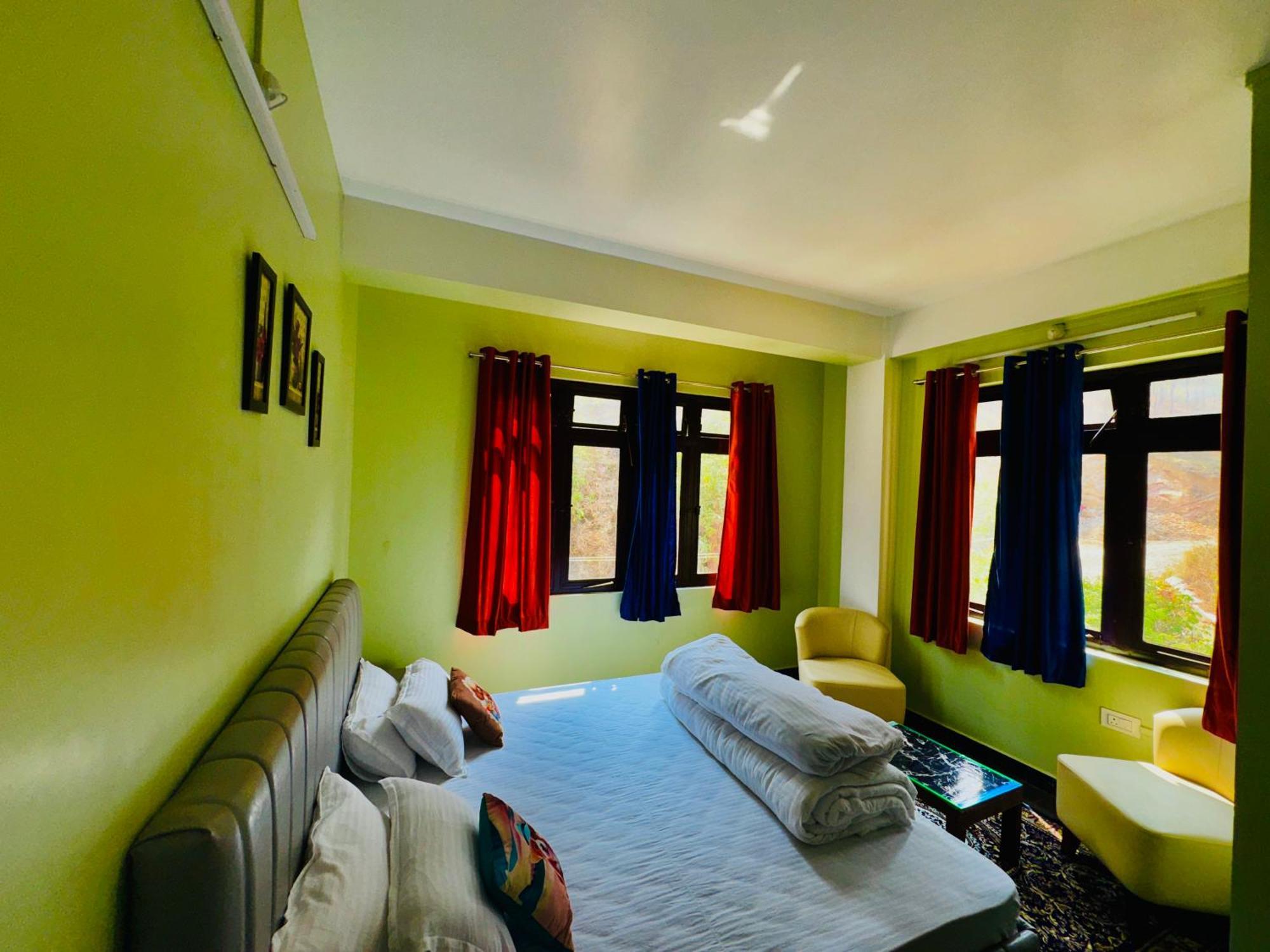 Xtsy Travellers Hostel Σιλόνγκ Εξωτερικό φωτογραφία