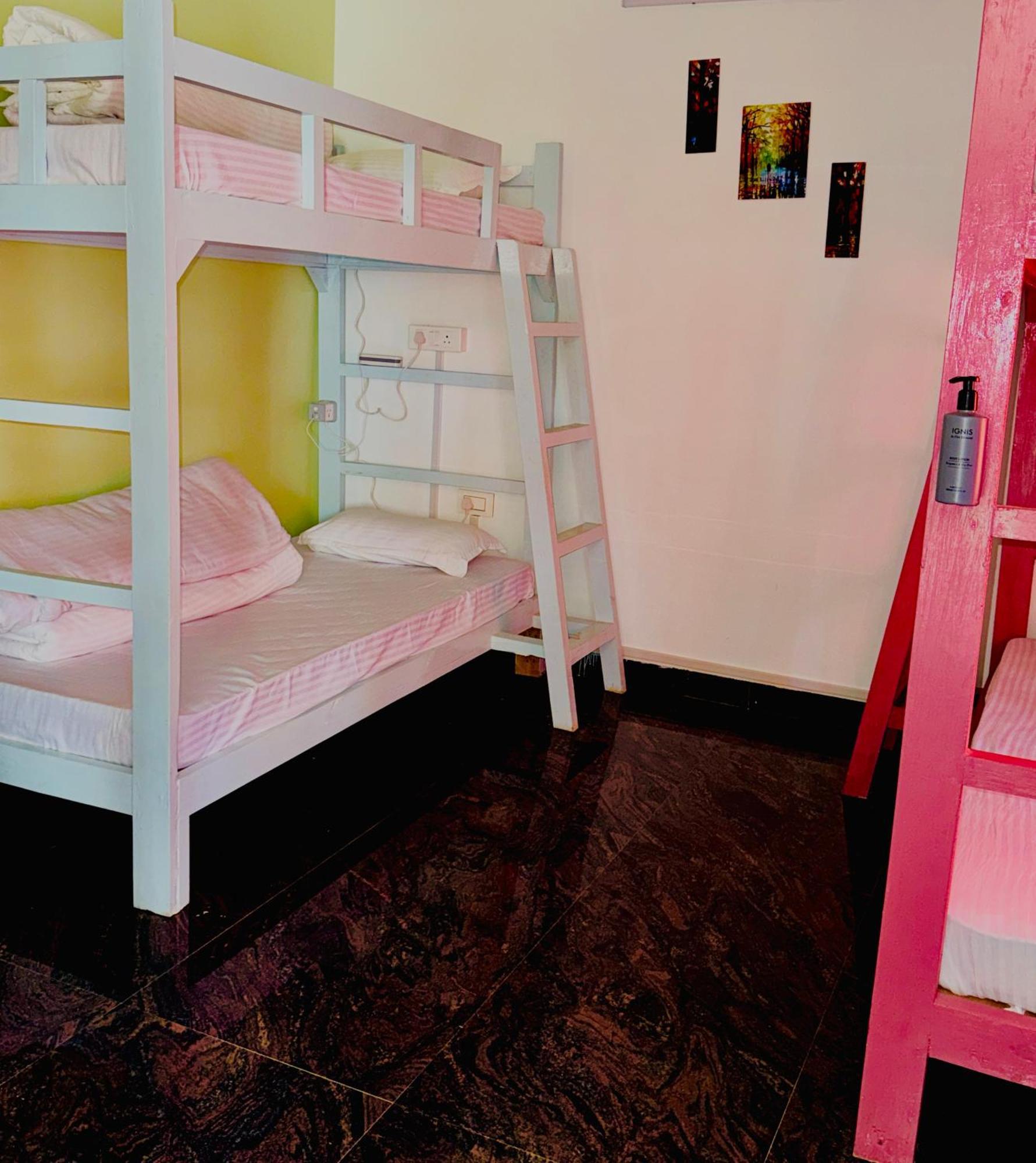 Xtsy Travellers Hostel Σιλόνγκ Εξωτερικό φωτογραφία